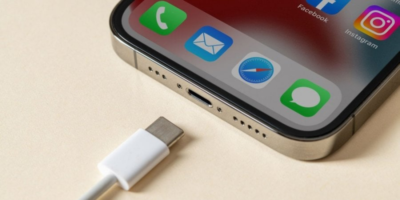 Усім подобається зручність. Роз'єм USB-C в iPhone 15 дасть змогу змінити користувачів Android — опитування