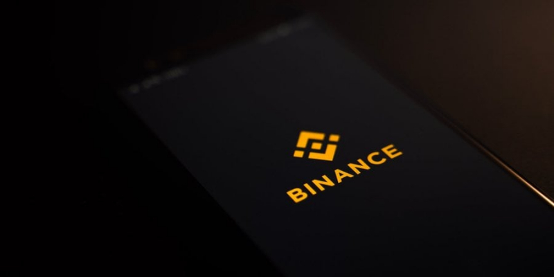 Велика криптобіржа Binance пішла з російського ринку