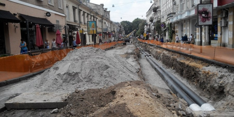 Водогін в Одесі. На тлі скандалів з витратами муніципалітетів центральна влада направляє 360 млн гривень субвенцій на довгобуд